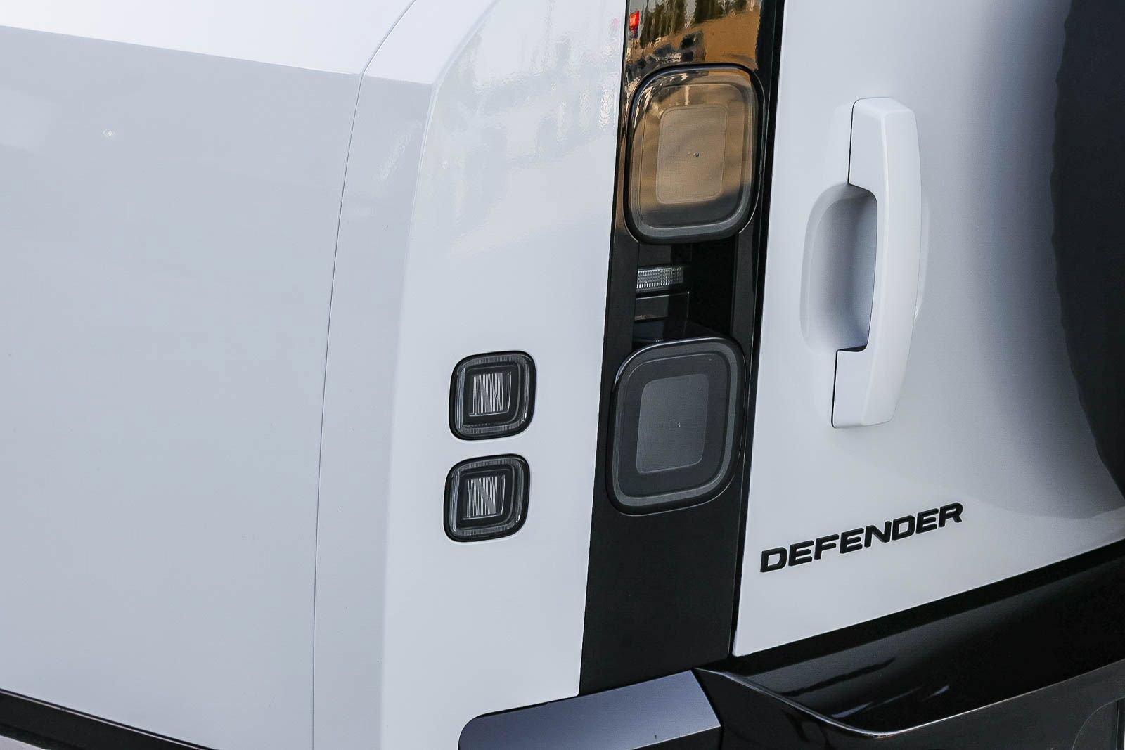 New 2026 Land Rover Defender 130 X-Dynamic SE AWD/4WD image 11