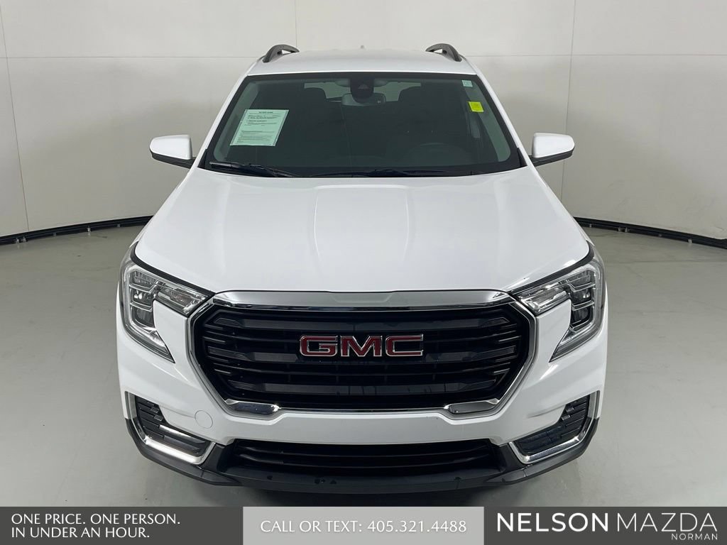 Used 2022 GMC Terrain SLE w/ Driver Convenience Package FWD image 2