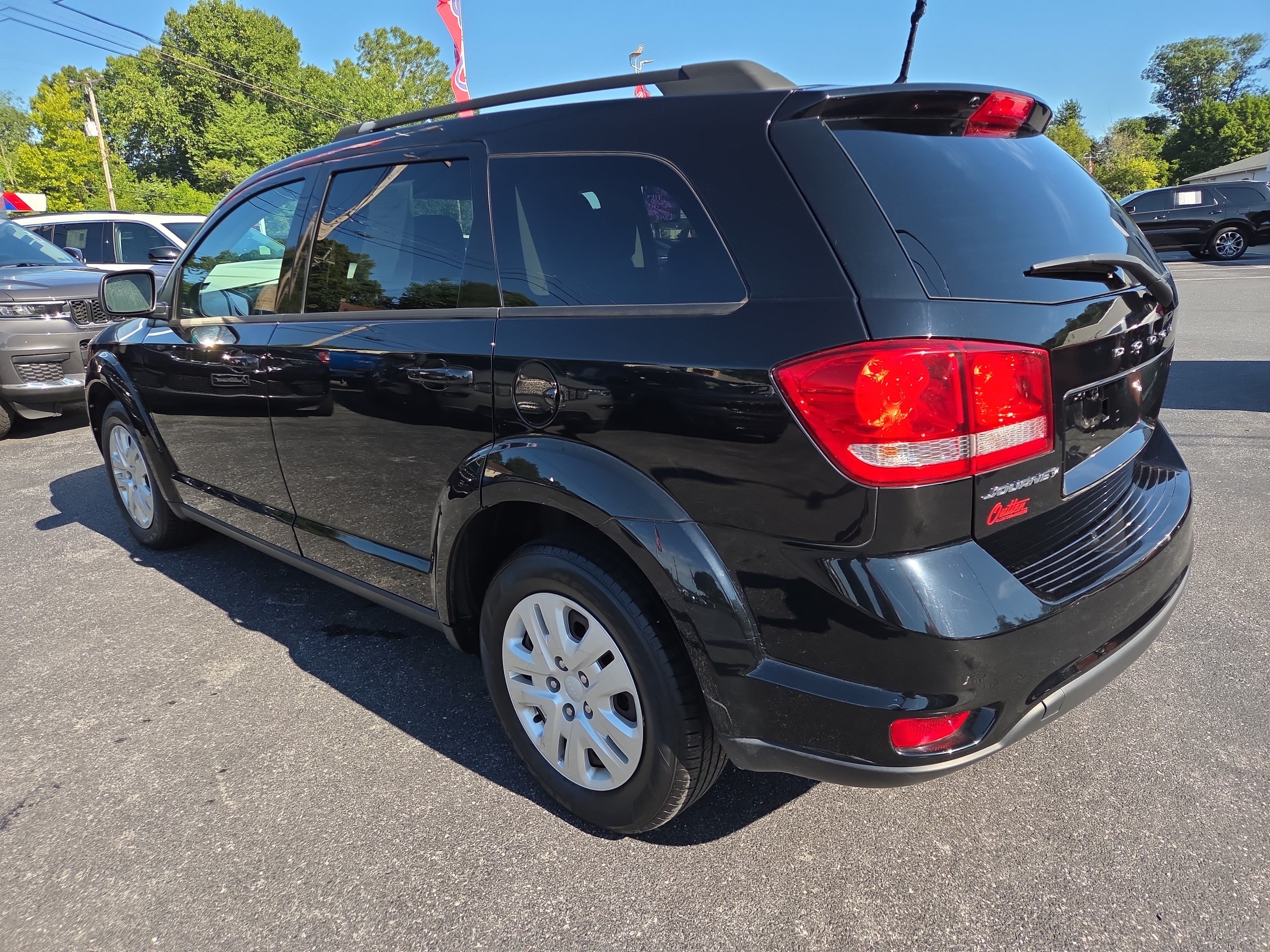 Used 2019 Dodge Journey SE FWD image 6