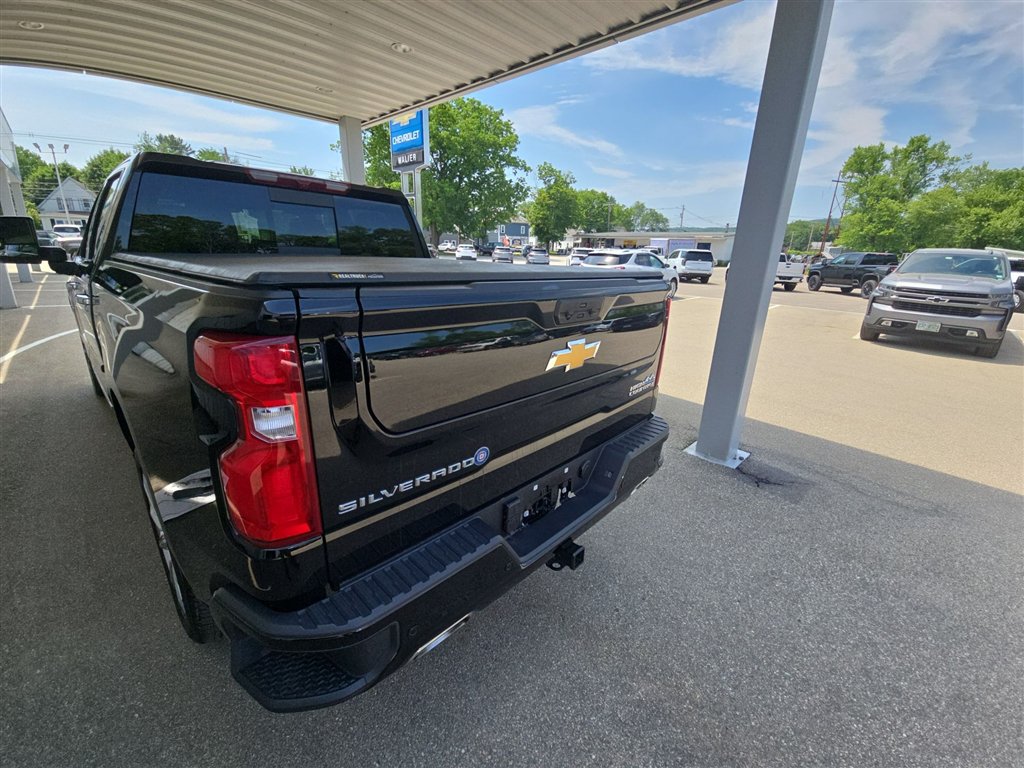 Used 2025 Chevrolet Silverado 1500 High Country w/ High Country Premium Package AWD/4WD image 26