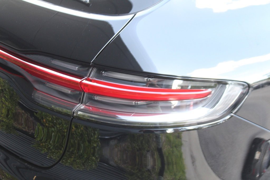 Used 2025 Porsche Macan image 12