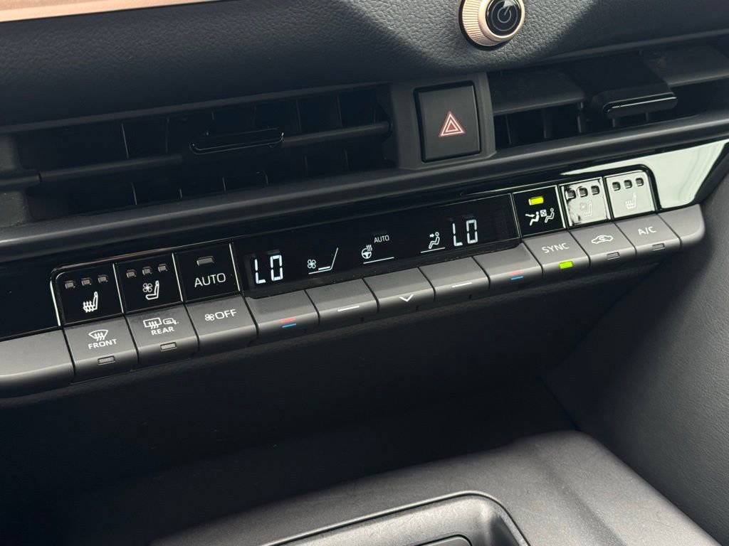 Used 2023 Toyota Crown Limited image 29