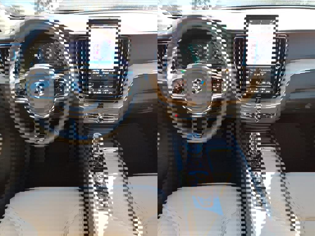 New 2026 Volvo XC60 B5 Plus w/ Protection Package Premier image 9