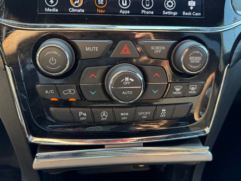 Certified 2022 Jeep Grand Cherokee Laredo E AWD/4WD image 26