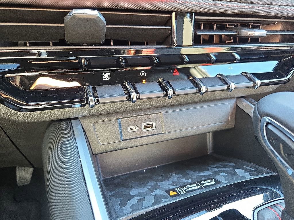 Used 2024 Chevrolet Colorado Z71 w/ Z71 Convenience Package 2 image 30