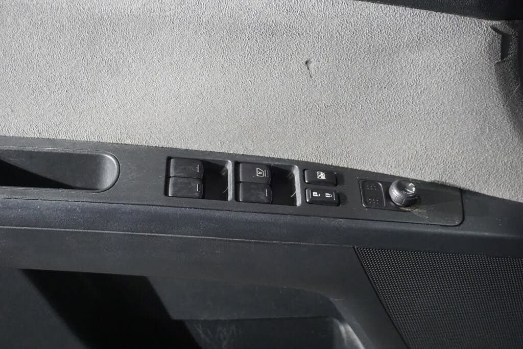 Used 2010 Nissan Sentra 2.0 S w/ Convenience Pkg FWD image 12