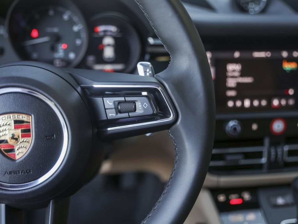 Certified 2026 Porsche Macan AWD/4WD image 18