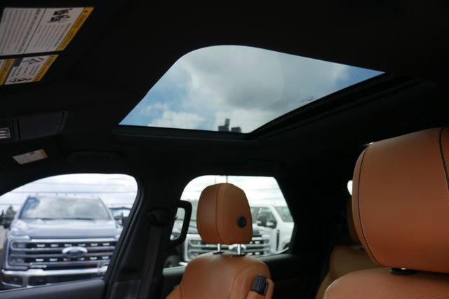 Used 2017 Land Rover Discovery HSE AWD/4WD image 3