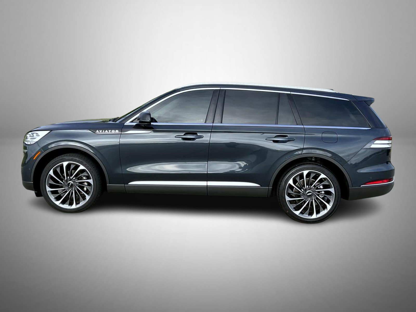 Certified 2022 Lincoln Aviator Reserve w/ Equipment Group 201A AWD/4WD image 8