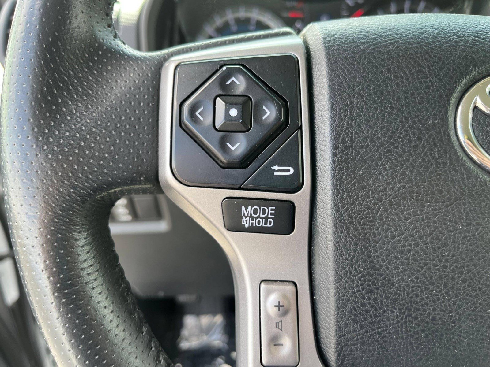 Certified 2019 Toyota 4Runner SR5 AWD/4WD image 15