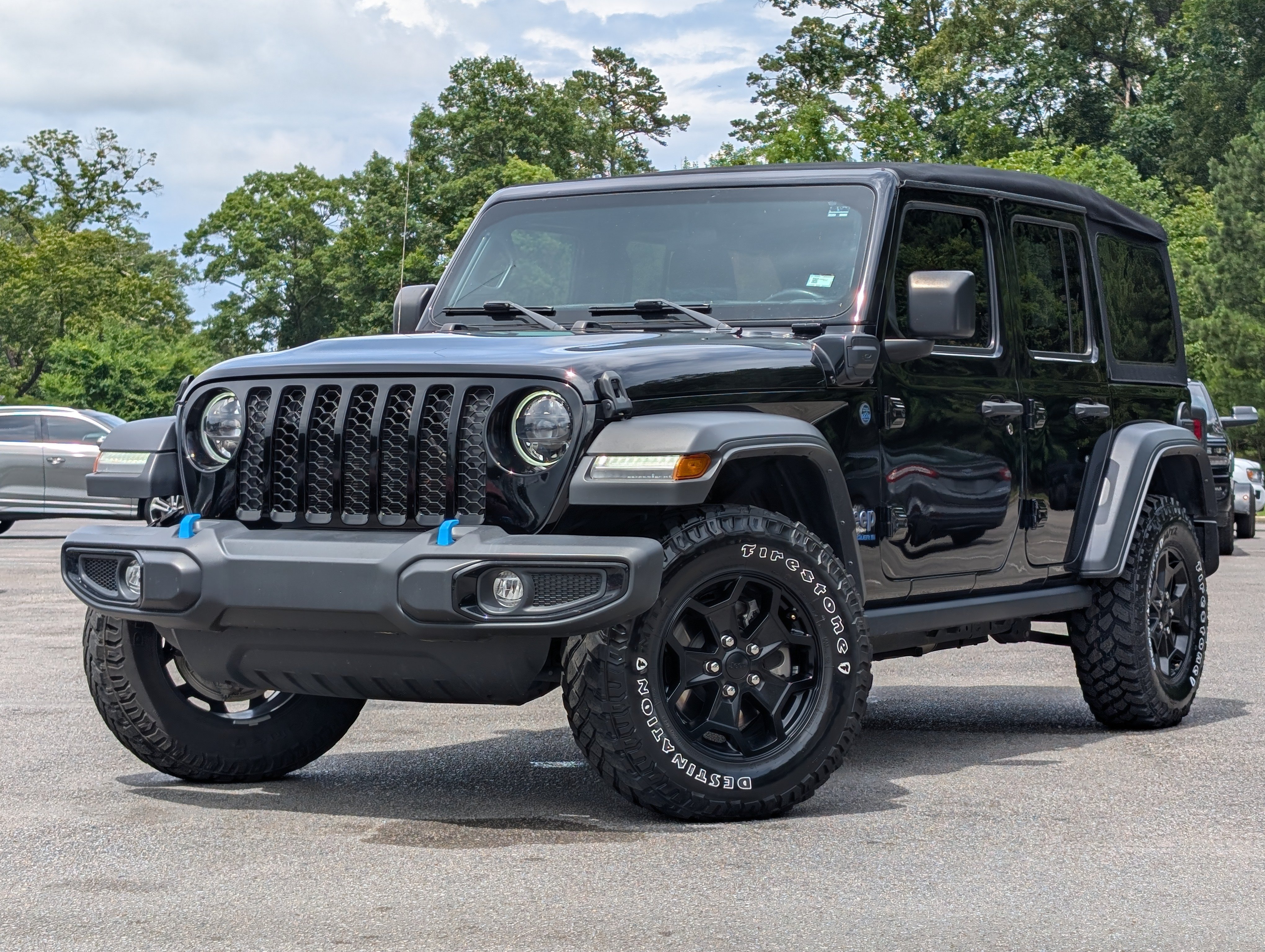 Used 2023 Jeep Wrangler Unlimited w/ Cold Weather Group AWD/4WD image 4