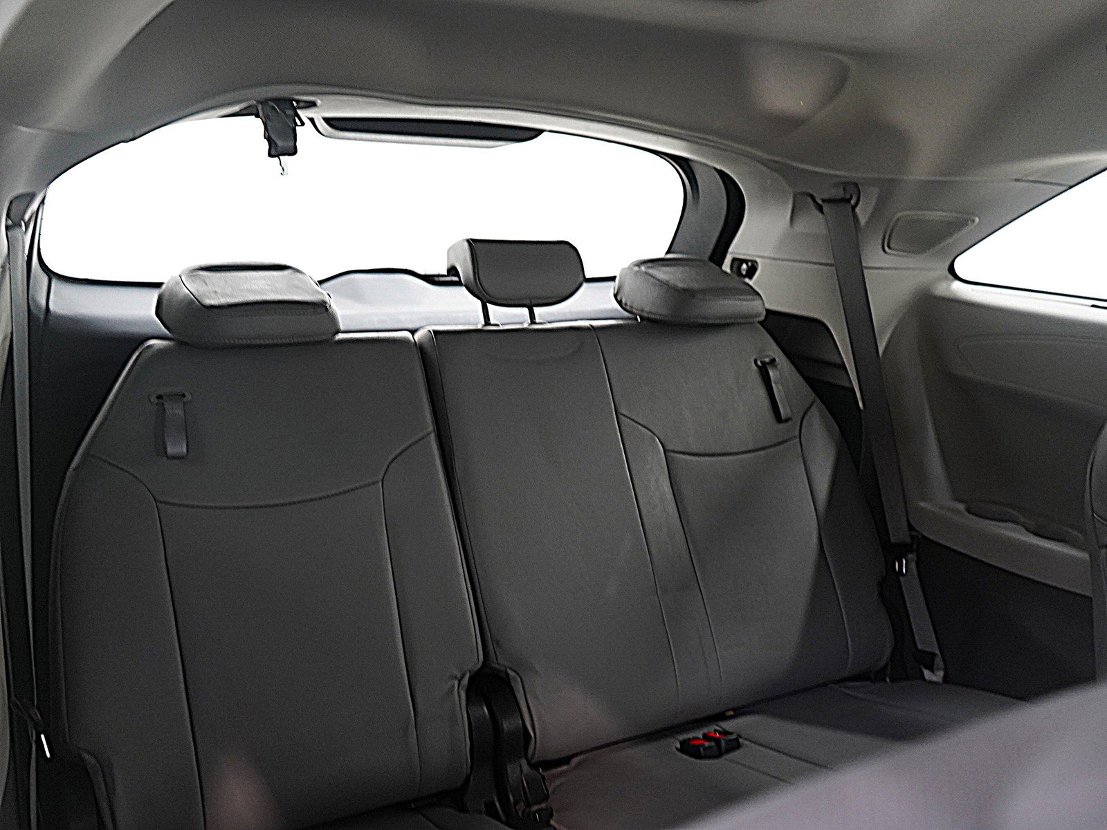 Used 2021 Toyota Sienna Limited image 12