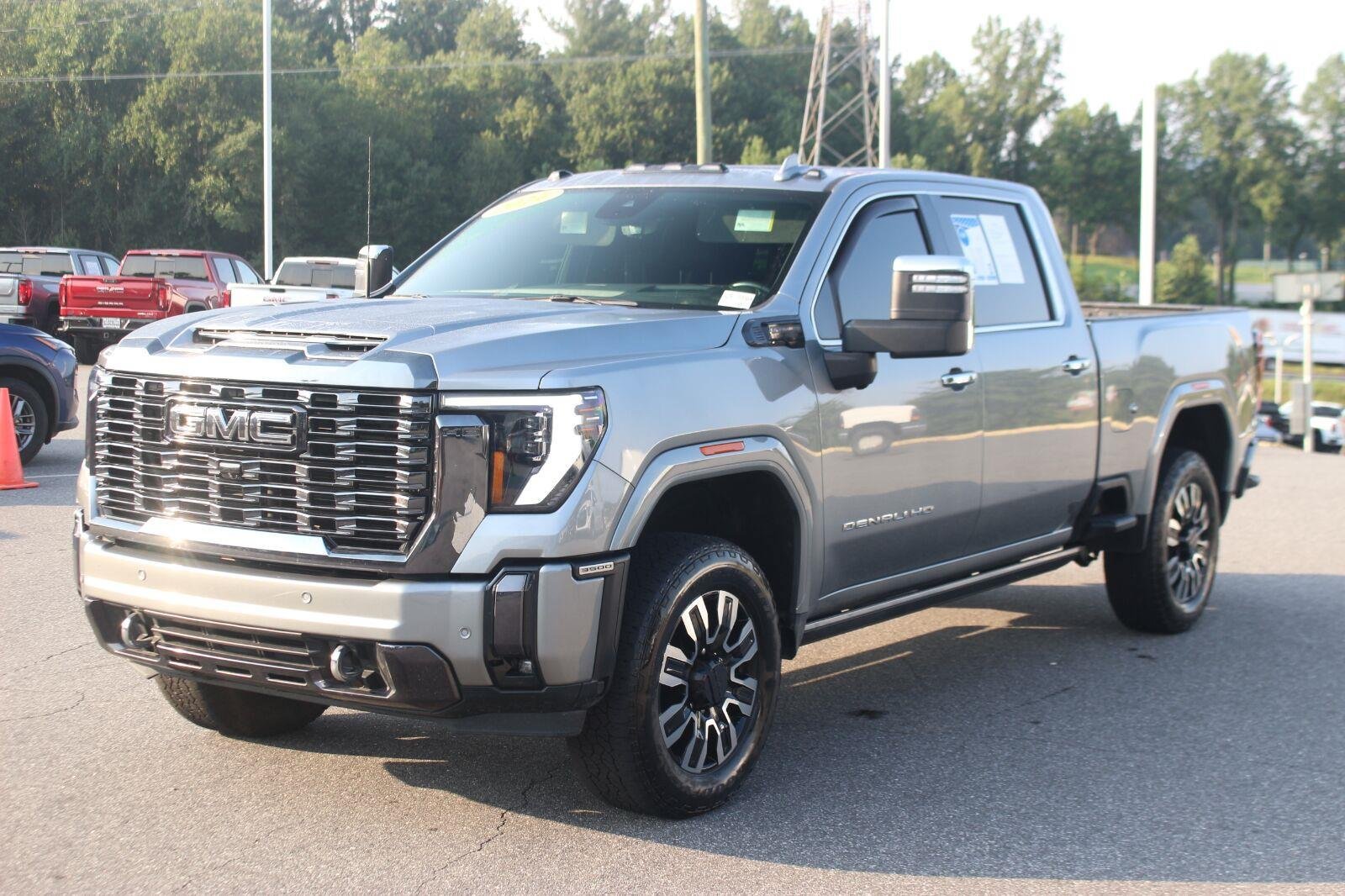Used 2024 GMC Sierra 3500 Denali Ultimate AWD/4WD image 3