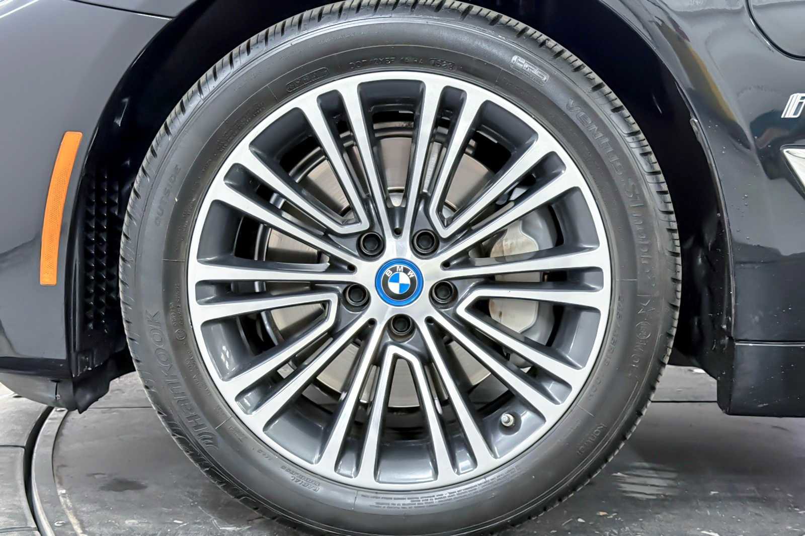 Used 2019 BMW 530e w/ Convenience Package image 26