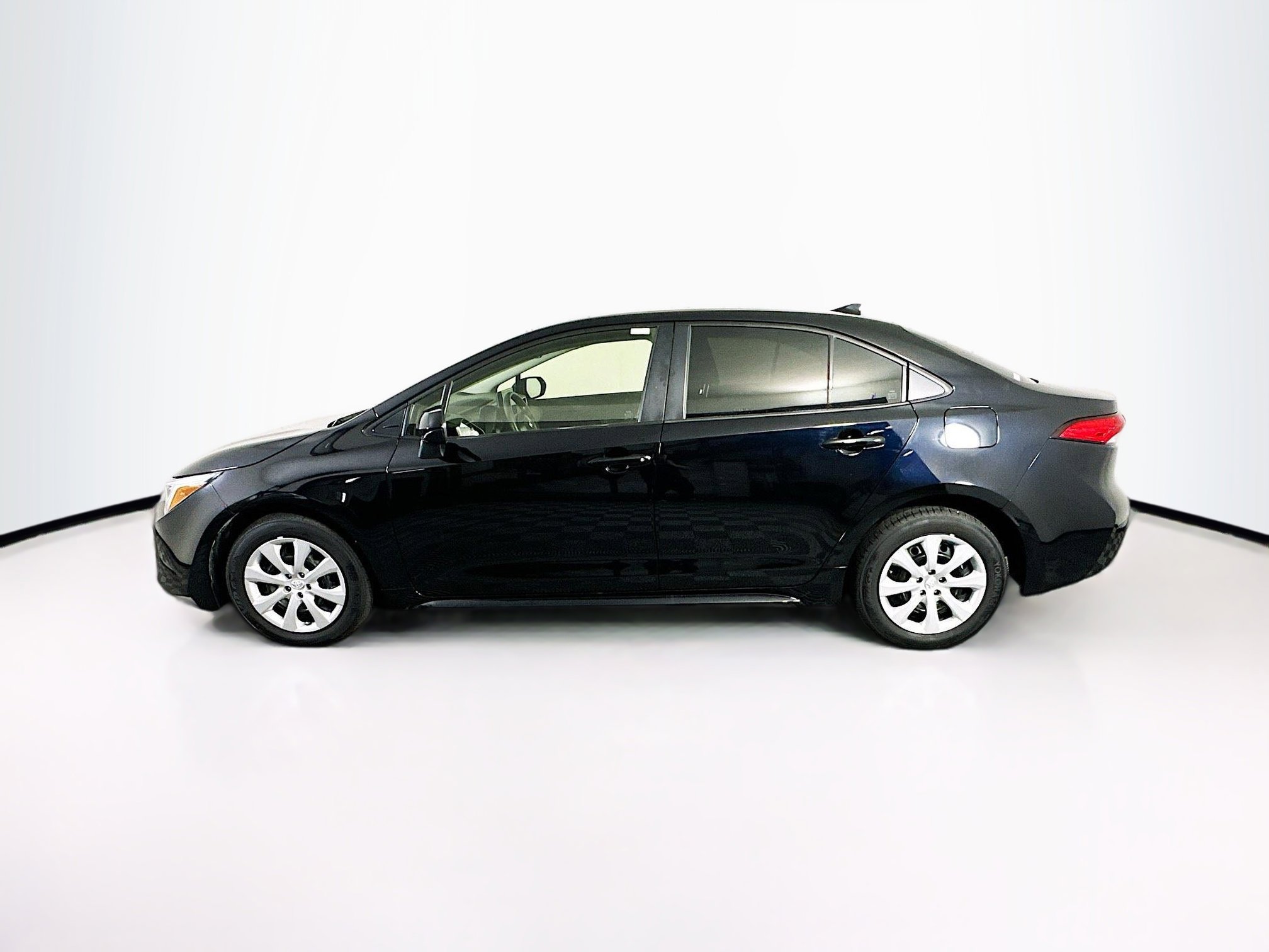 Used 2025 Toyota Corolla LE image 4