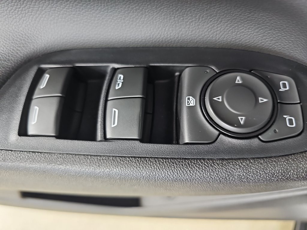 Used 2019 Chevrolet Equinox LT w/ Driver Convenience Package FWD image 34