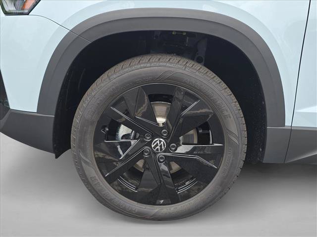 New 2026 Volkswagen Taos SE FWD image 12