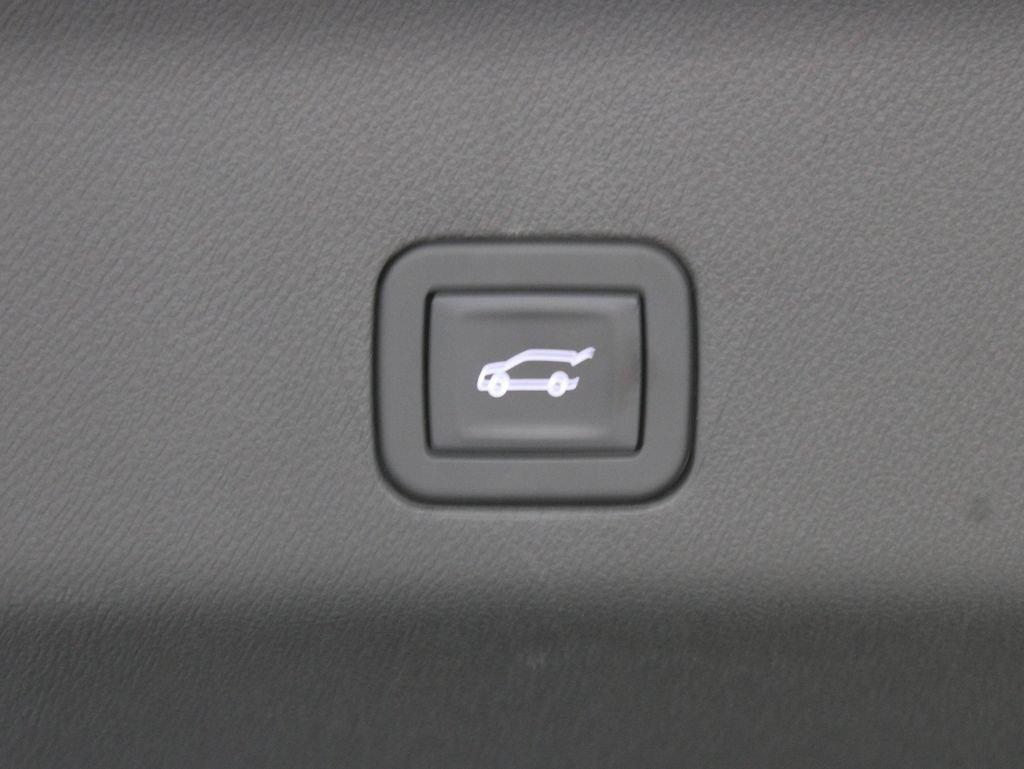 Used 2025 GMC Yukon XL Denali AWD/4WD image 48