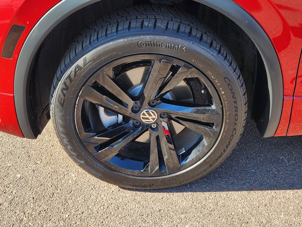 Used 2024 Volkswagen Tiguan SE R-Line image 10