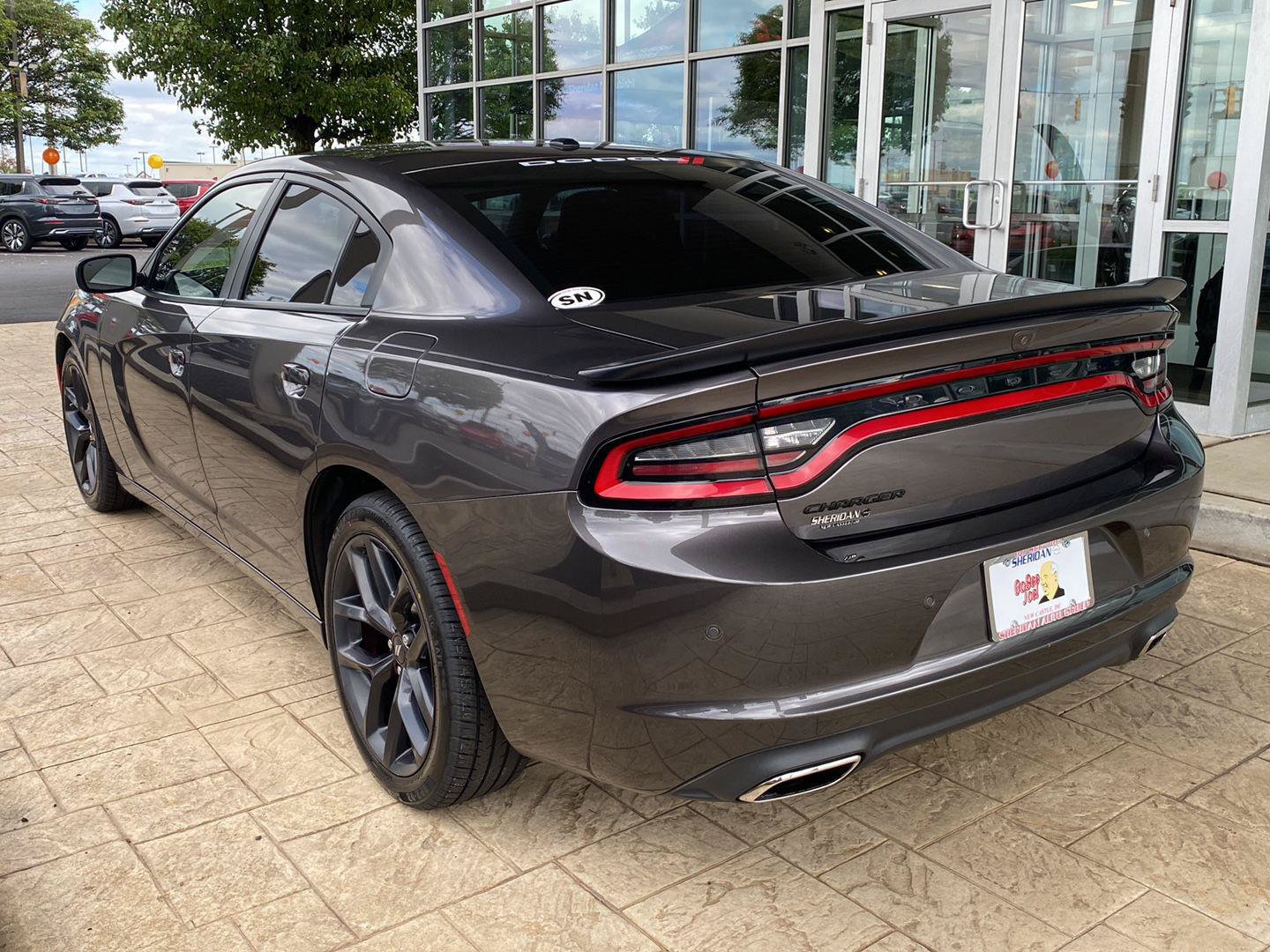 Used 2022 Dodge Charger SXT w/ Blacktop Package RWD image 5