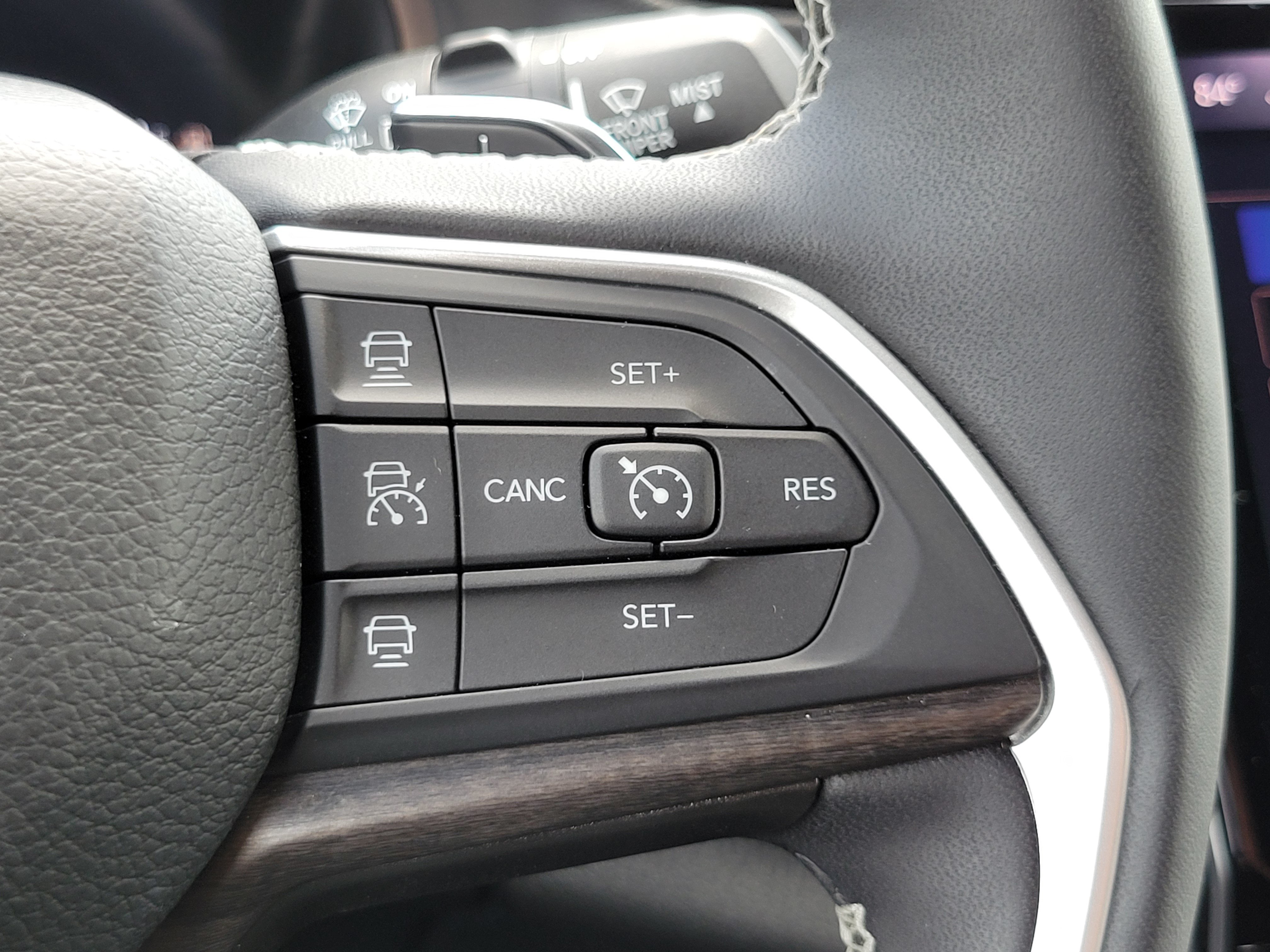 Used 2024 Jeep Grand Cherokee L Limited w/ Black Appearance Package AWD/4WD image 14