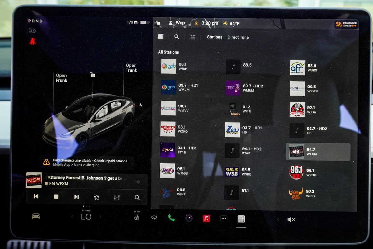 Used 2021 Tesla Model 3 Performance image 26