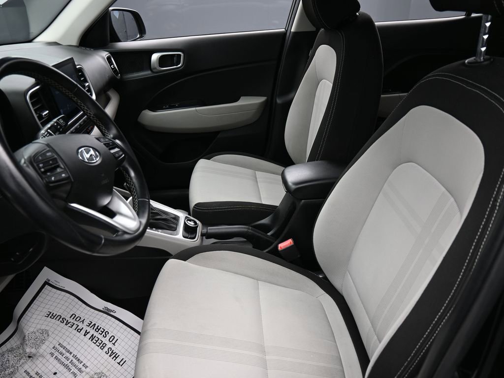 Used 2022 Hyundai Venue SEL image 11
