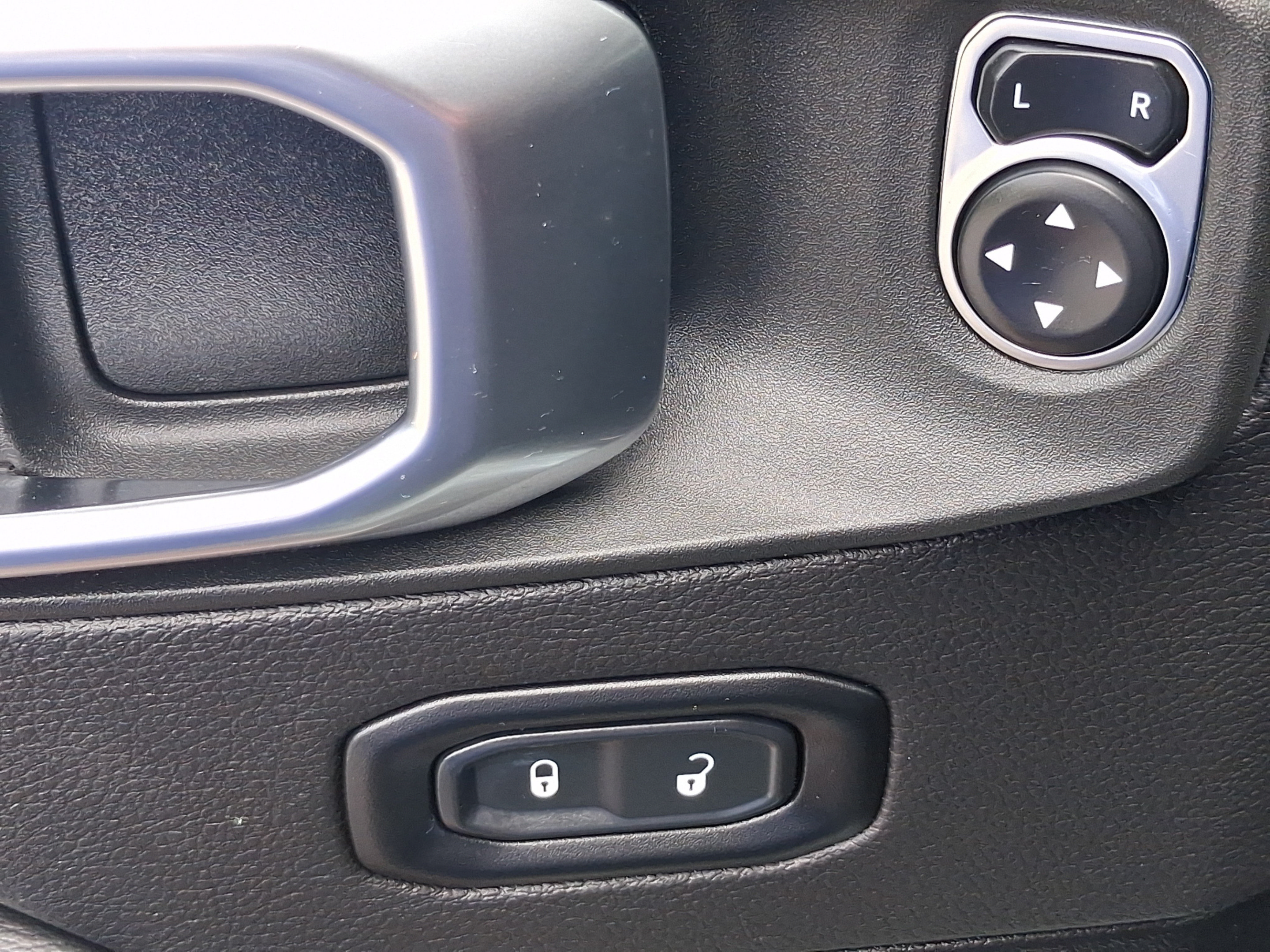 Used 2023 Jeep Wrangler Unlimited Sahara w/ LED Lighting Group AWD/4WD image 14