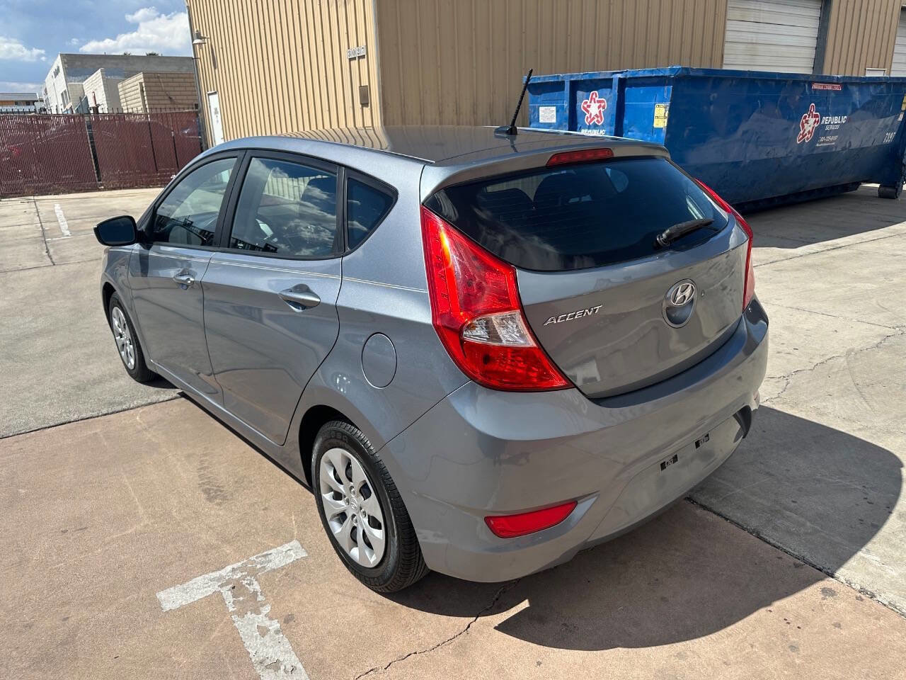 Used 2017 Hyundai Accent SE image 3
