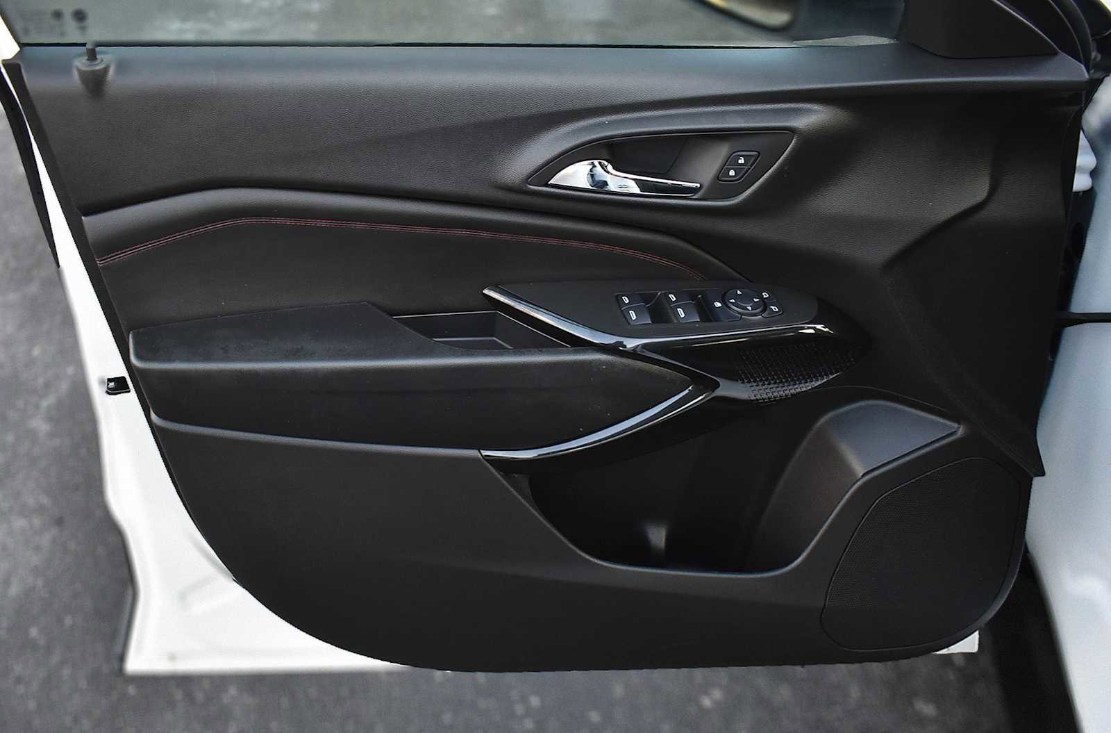 Used 2025 Chevrolet Trax RS w/ Sunroof Package image 25