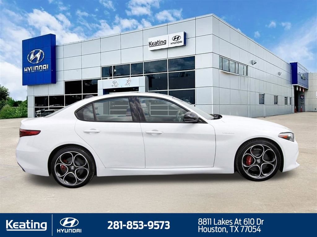 Used 2022 Alfa Romeo Giulia Veloce RWD image 4