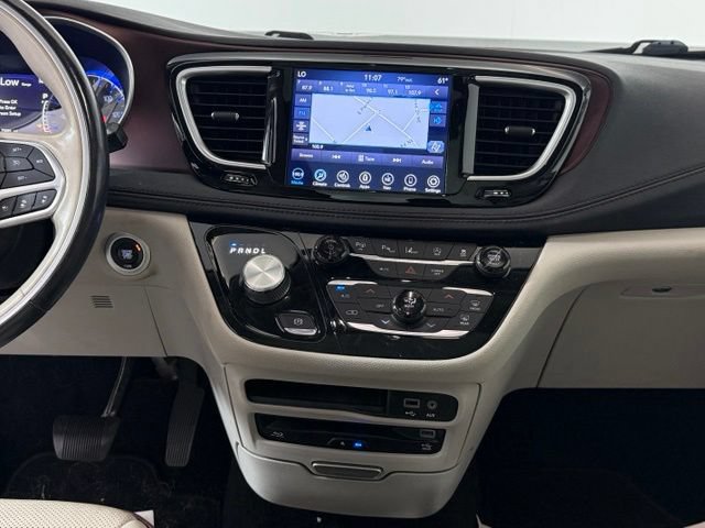 Used 2019 Chrysler Pacifica Limited w/ Advanced Safetytec Group FWD image 28