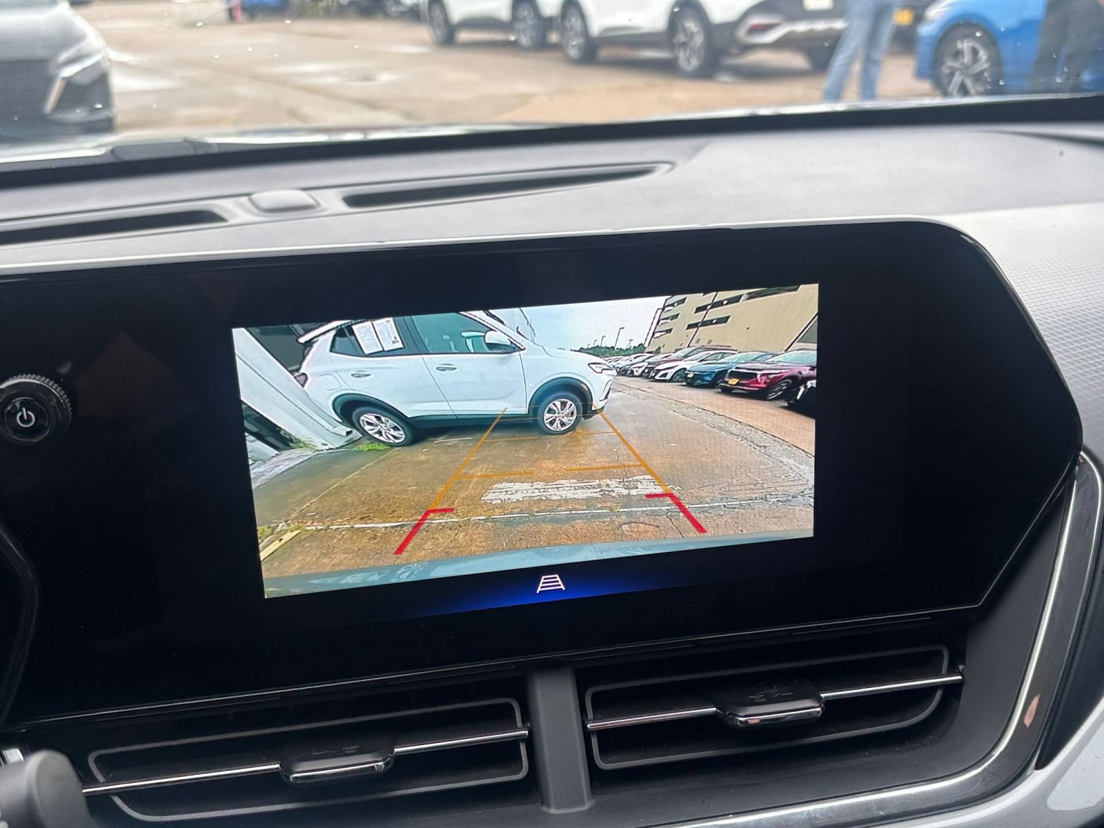 Used 2025 Chevrolet Trax LT FWD image 18