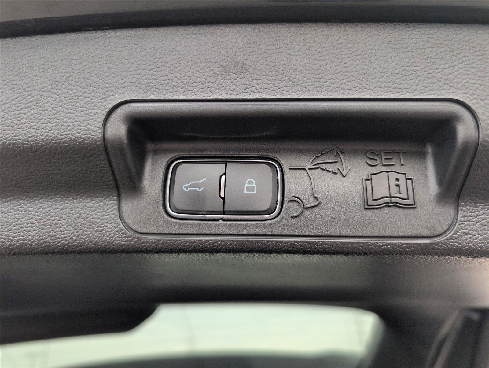 Used 2024 Ford Explorer XLT w/ Equipment Group 202A AWD/4WD image 37