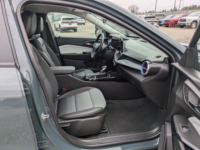 Used 2025 Chevrolet Trax LT w/ LT Convenience Package image 25