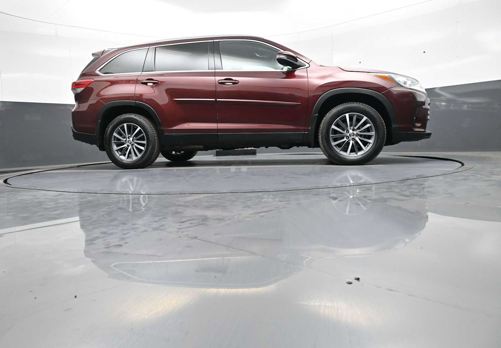 Used 2019 Toyota Highlander XLE w/ Protection Package #3 AWD/4WD image 30