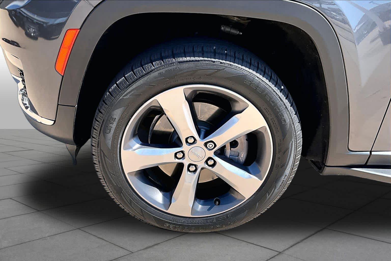 Used 2021 Jeep Grand Cherokee L Limited w/ Trailer Tow Group (B) AWD/4WD image 9