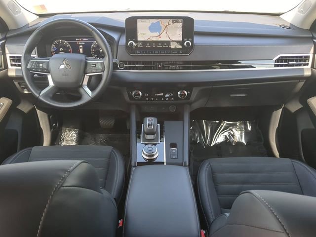 Used 2024 Mitsubishi Outlander SE image 15