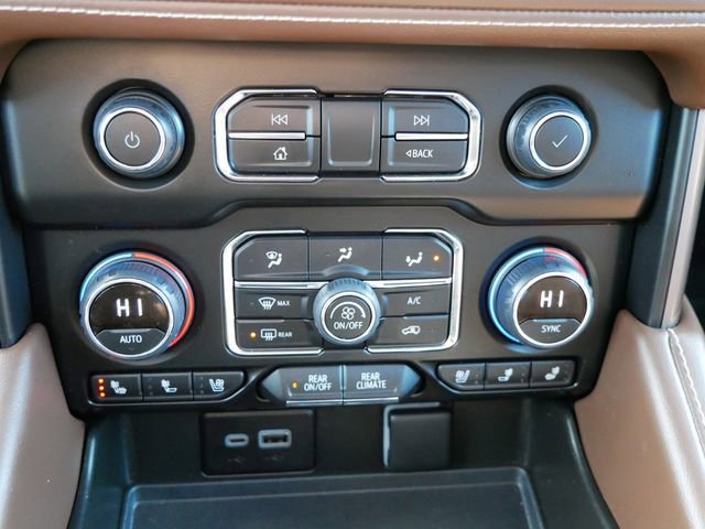 Used 2024 Chevrolet Suburban High Country AWD/4WD image 17