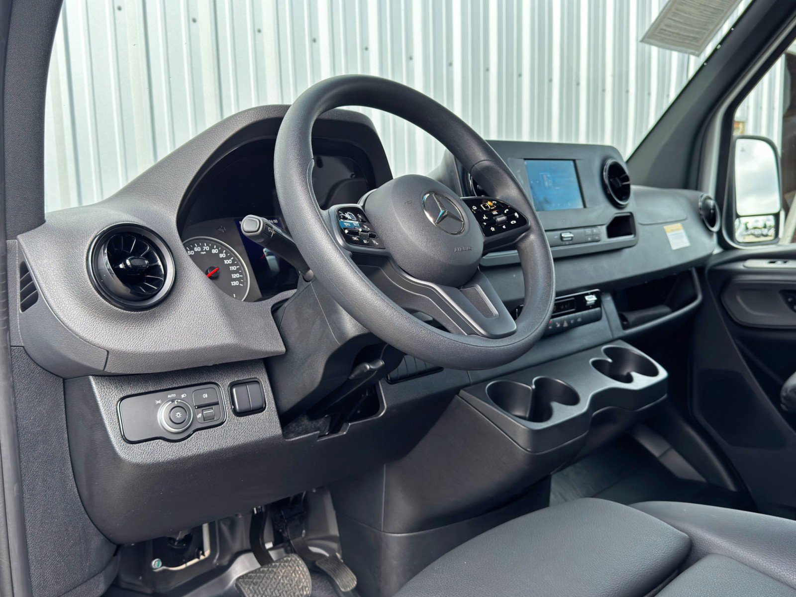 Used 2023 Mercedes-Benz Sprinter 1500 image 13