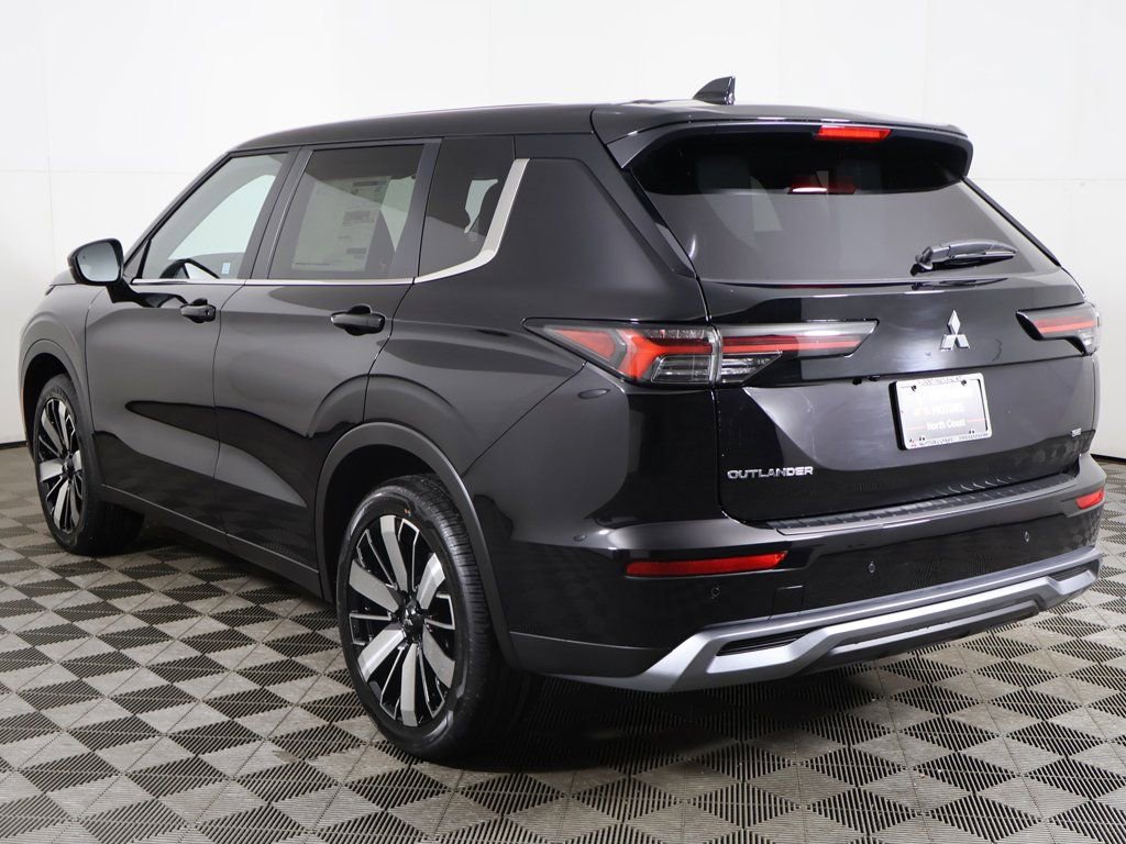 New 2026 Mitsubishi Outlander SE image 11