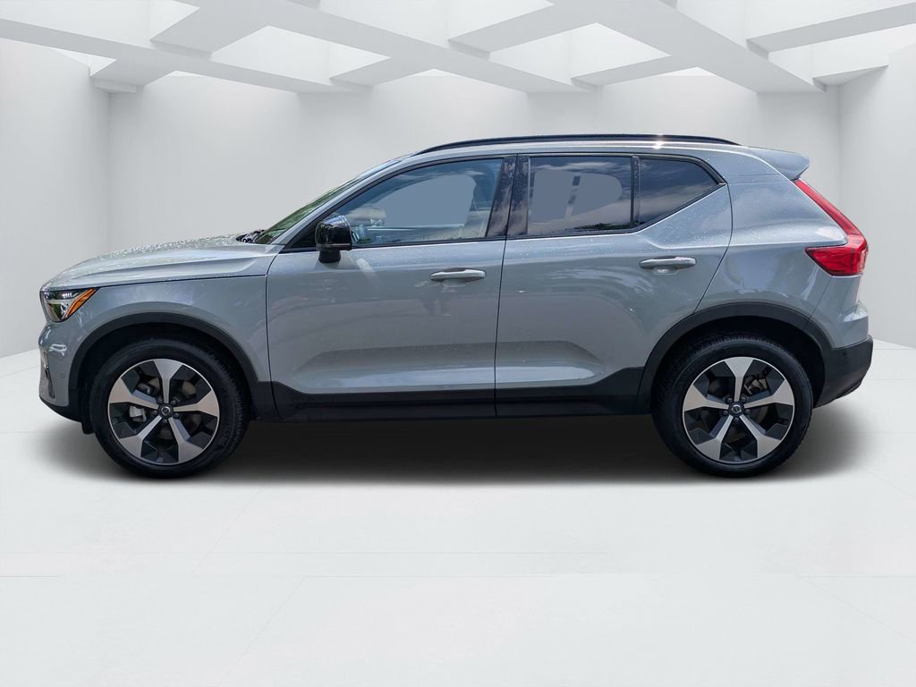 Certified 2026 Volvo XC40 B5 Plus AWD/4WD image 6
