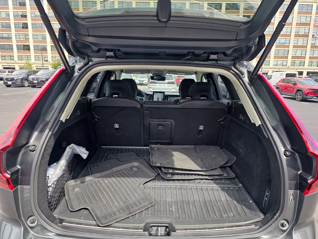 Certified 2026 Volvo XC60 T8 Ultra AWD/4WD image 7