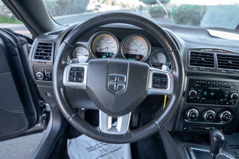 Used 2013 Dodge Challenger SXT RWD image 11