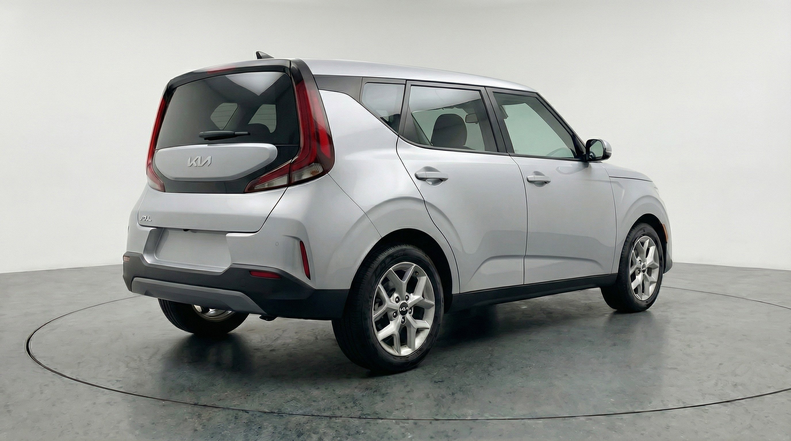 Used 2025 Kia Soul LX w/ LX Technology Package FWD image 9