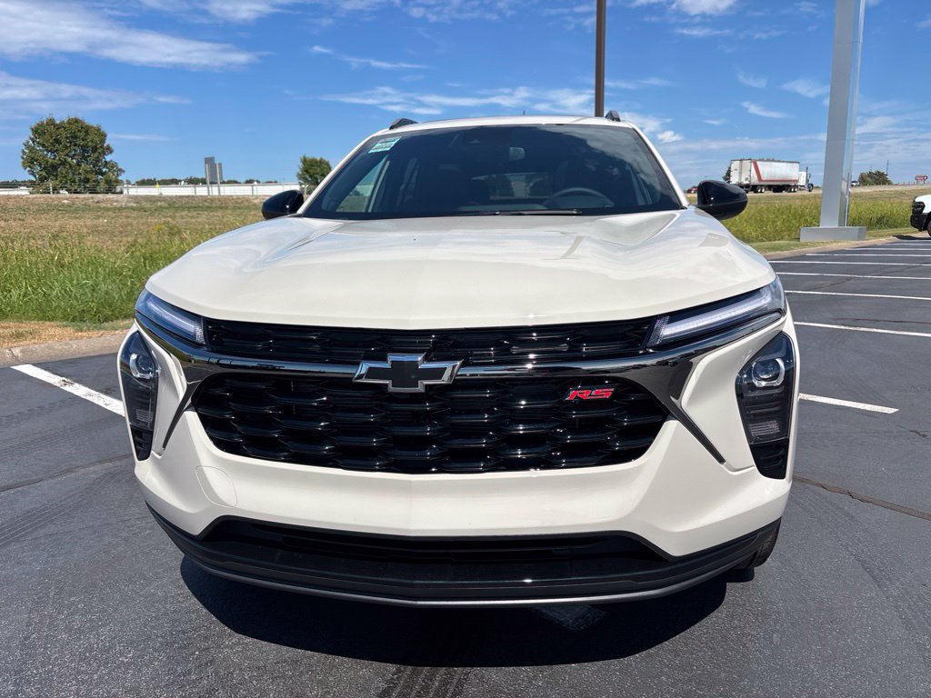 New 2026 Chevrolet Trax RS w/ Sunroof Package FWD image 2
