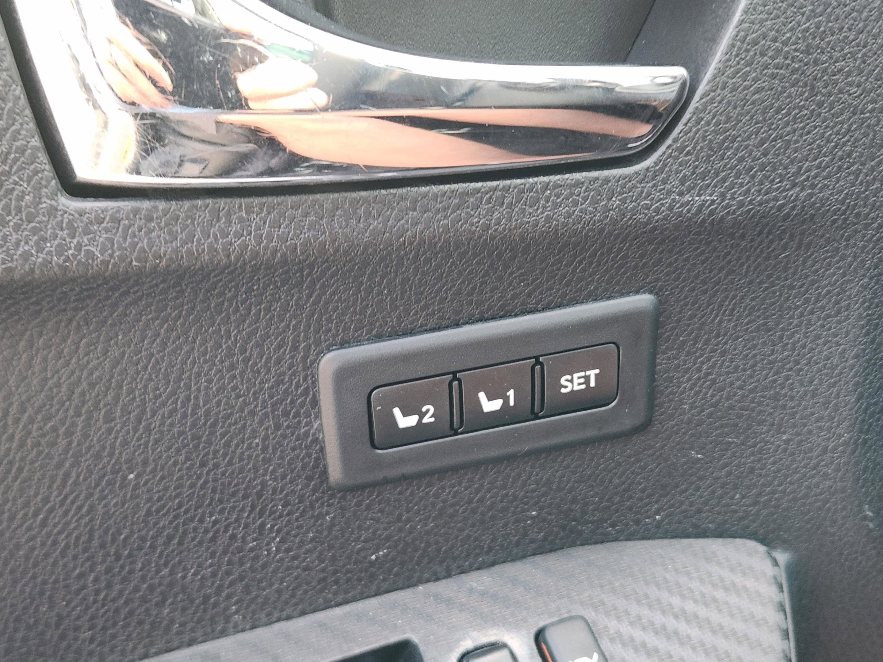Used 2014 Toyota RAV4 Limited w/ Technology Package FWD image 21