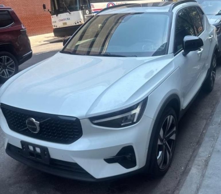 Used 2023 Volvo XC40 B5 Plus w/ Protection Package Premier