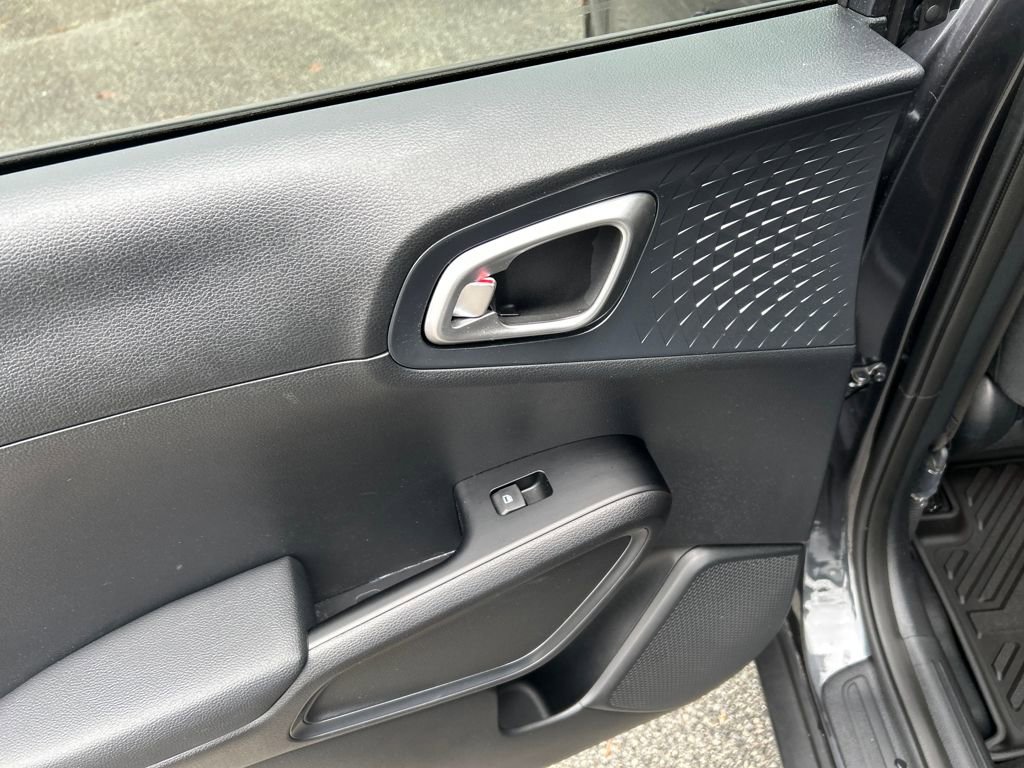 Used 2022 Kia Soul EX image 25