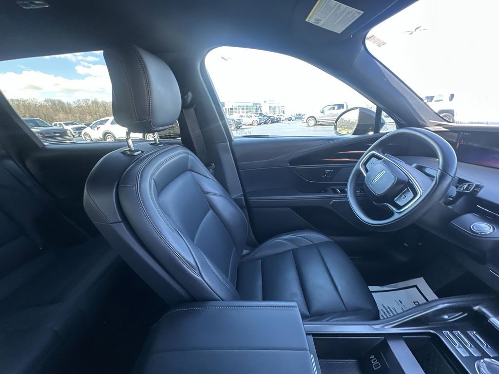 Used 2025 Lincoln Nautilus Premier w/ Jet Appearance Package image 15